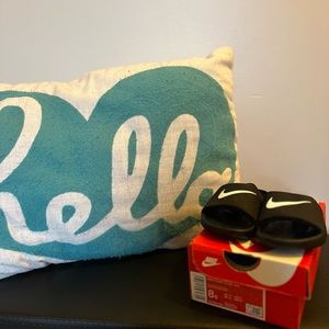 Brand new Nike sandals with strap. Size 8C for toddler boys